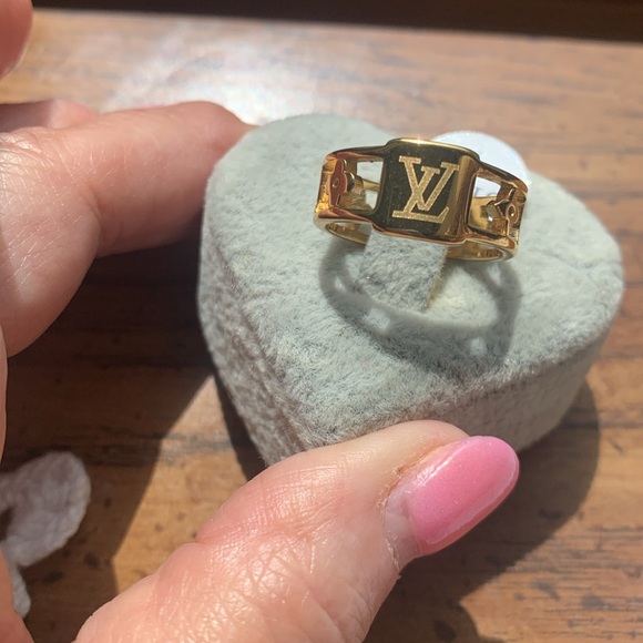 Jewelry - ✅Firm Price✅New Exquisite Gold Band Ring